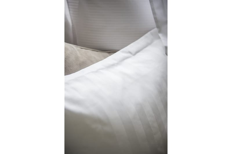 Örngott Satinrand 28 mm Vinge 50x60 cm Vit - Borganäs - Textil & mattor - Sängkläder