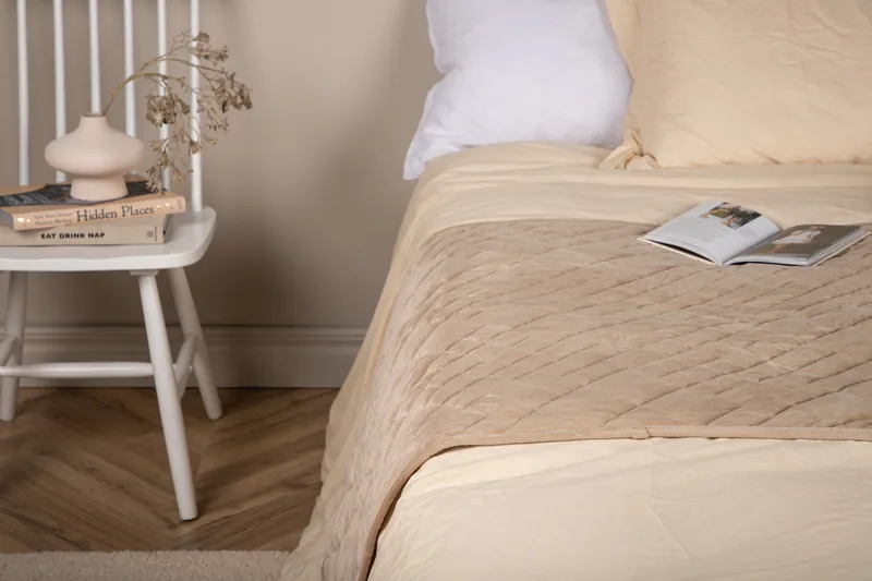 Jilly Överkast 80x260 cm - Beige - Textil & mattor - Sängkläder