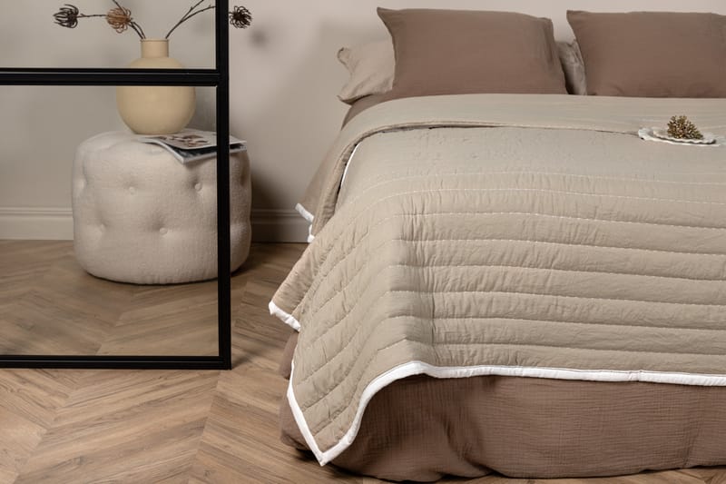 Juni Överkast 180x260 cm - Beige - Textil & mattor - Sängkläder