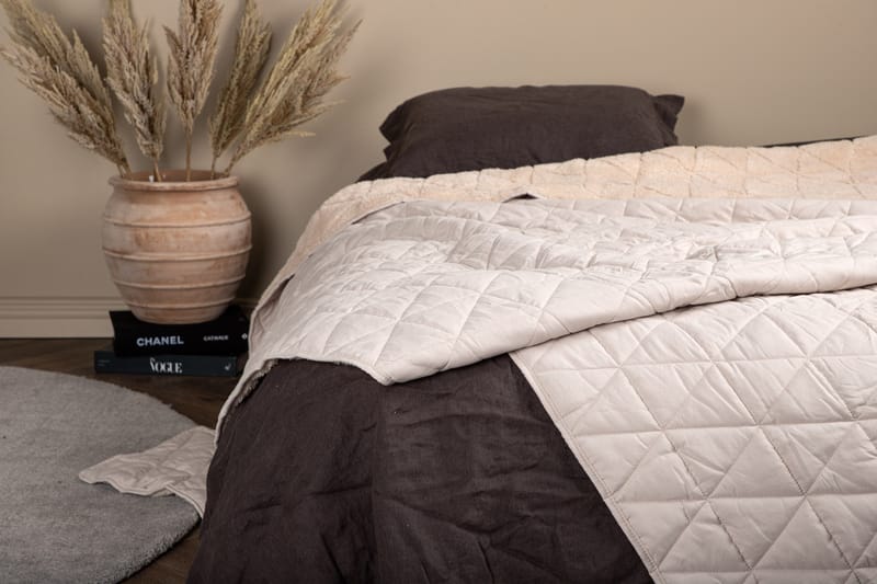 Nilla Överkast 150x250 cm - Beige - Textil & mattor - Sängkläder