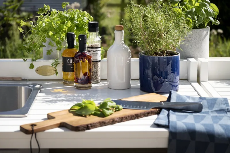 Hillerstorp Läckö Utekök med Vask + Arbetsbänk - Vit - Utemöbler & utemiljö - Grill & utekök - Utekök - Bygg ditt eget utekök