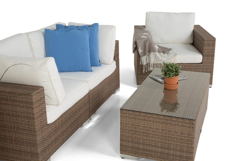 Bahamas Liten loungegrupp utomhus - Soffgrupp till balkong 3-sits - Litet loungeset konstrotting utemöbler - Sand / Brun / Vita dynor - Utemöbler & utemiljö - Loungemöbler - Loungeset & loungegrupp