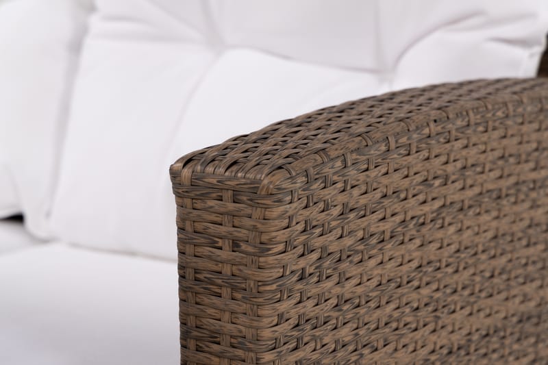 James Loungegrupp utomhus - Soffgrupp till trädgård 5-sits - Loungeset konstrotting utemöbler - Brun / Vita dynor - Utemöbler & utemiljö - Loungemöbler - Loungeset & loungegrupp