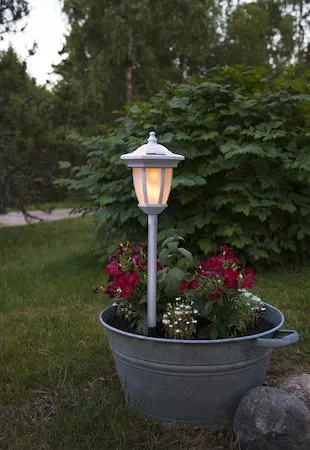 Flame Solcellslampa 63 cm - vit - Utemöbler & utemiljö - Trädgårdsdekoration & utemiljö - Trädgårdsbelysning