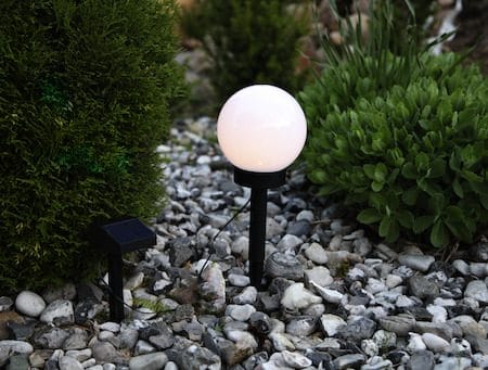 Globus Solcellsdekoration 15 cm - vit - Utemöbler & utemiljö - Trädgårdsdekoration & utemiljö - Trädgårdsbelysning