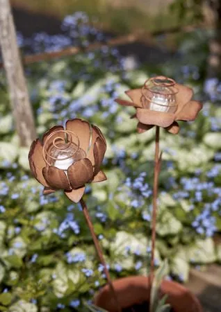 Oxida Flower 2 pack Solcellsdekoration 13 cm - rost - Utemöbler & utemiljö - Trädgårdsdekoration & utemiljö - Trädgårdsbelysning