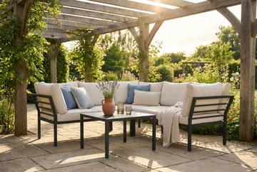 Ariany l-formad 5 sits hörnsoffa utomhus med vita dynor rektangulärt bord i alumunium - Svart - Utemöbler & utemiljö - Loungemöbler - Loungeset & loungegrupp