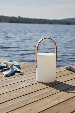 Lucie Lykta 19 cm - vit med brunt handtag - Utemöbler & utemiljö - Trädgårdsdekoration & utemiljö - Trädgårdsfigurer & trädgårdsprydnad - Utelykta