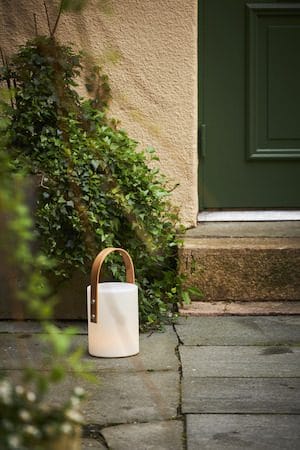 Lucie Lykta 19 cm - vit med brunt handtag - Utemöbler & utemiljö - Trädgårdsdekoration & utemiljö - Trädgårdsfigurer & trädgårdsprydnad - Utelykta