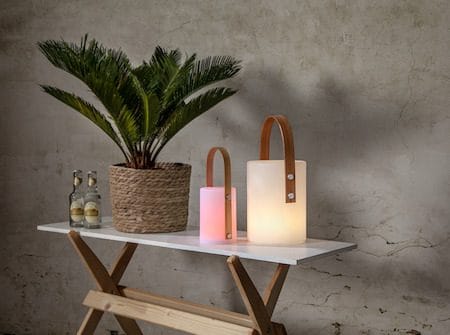 Lucie Lykta 19 cm - vit med brunt handtag - Utemöbler & utemiljö - Trädgårdsdekoration & utemiljö - Trädgårdsfigurer & trädgårdsprydnad - Utelykta