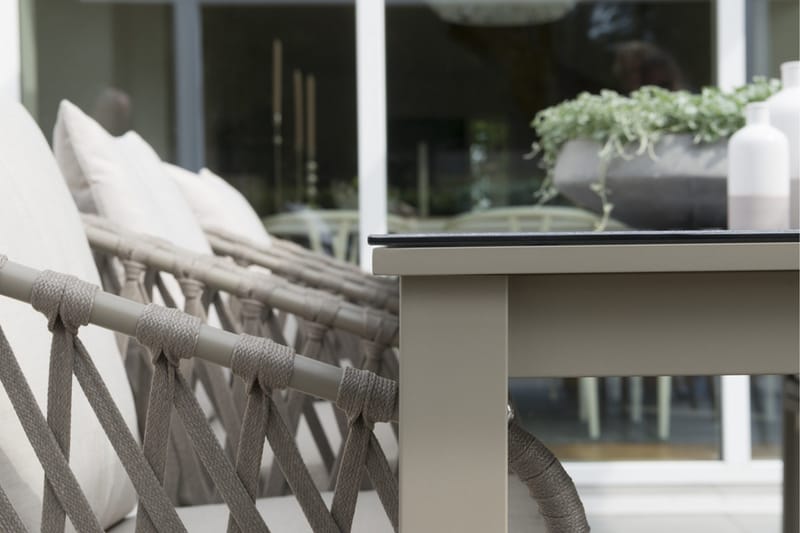 Hillerstorp Jet Set Matbord Utomhus 90 cm Beige - Beige - Utemöbler & utemiljö - Utebord & trädgårdsbord - Matbord utomhus