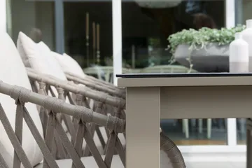 Hillerstorp Jet Set Matbord Utomhus 90 cm Beige - Beige - Utemöbler & utemiljö - Utebord & trädgårdsbord - Matbord utomhus