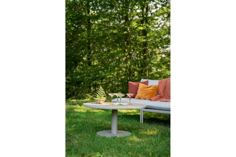 Hillerstorp Näsby Soffbord Utomhus Ø80 cm Sand - Sand - Utemöbler & utemiljö - Utebord & trädgårdsbord - Loungebord & soffbord utomhus