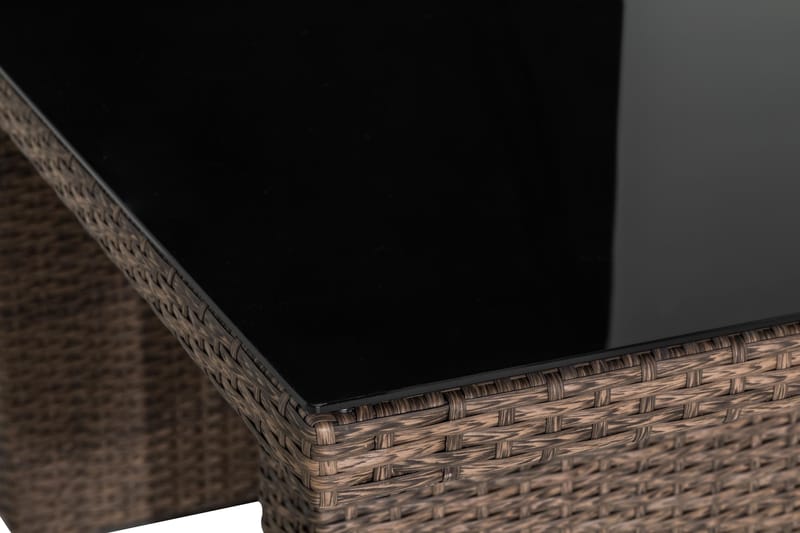 James Utebord 85x145 cm – Matbord utomhus i konstrotting med bordsskiva i Glas - Sand Brun - Utemöbler & utemiljö - Utebord & trädgårdsbord - Matbord utomhus