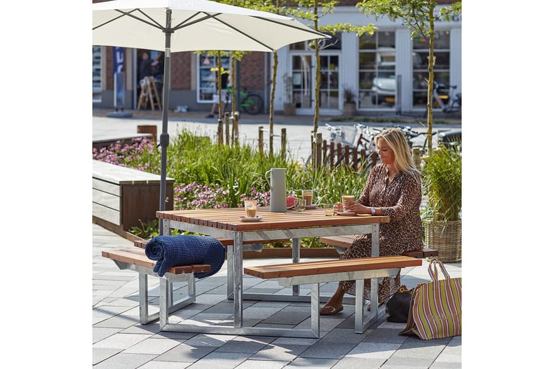 PLUS Twist Bord/Bänkset 204 cm Grundmålad Teak - Teak - Utemöbler & utemilj�ö - Utebord & trädgårdsbord - Picknickbord