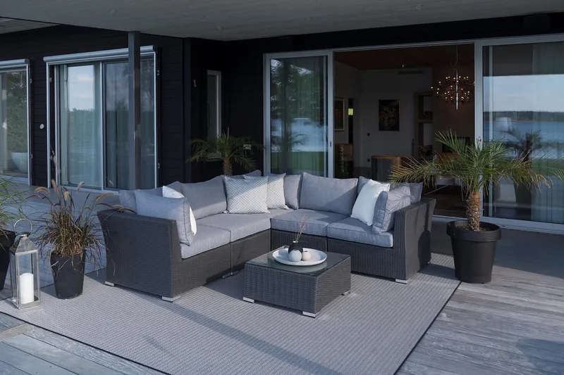 Hillerstorp Madison Soffbord och Loungebord Utomhus 64 cm Konstrotting Glas - Svart - Utemöbler & utemiljö - Utebord & trädgårdsbord - Loungebord & soffbord utomhus
