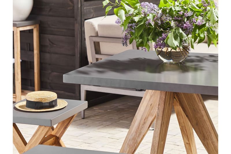 Trädgårdsset av Utebord och 4 pallar 90 x 90 cm OLBIA - Grå - Utemöbler & utemiljö - Utegrupp - Cafegrupp & cafeset
