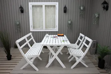 Larios Matgrupp Utomhus + 2 Ihoppfällbara Utestolar + Bänk Utomhus - Vit - Utemöbler & utemiljö - Utegrupp - Matgrupp utomhus