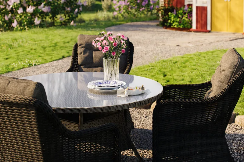 Marcus Matgrupp 140 Rund + 4 Fåtöljer m Dyna - Svart - Utemöbler & utemiljö - Utegrupp - Matgrupp utomhus