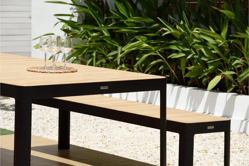 Portals Matgrupp Utomhus 161x95 cm + 2 Bänkar - Teak/Svart - Utemöbler & utemiljö - Utegrupp - Matgrupp utomhus