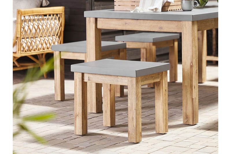 Trädgårdsset av Utebord 2 Bänkar Utomhus och 2 Utestolar OSTUNI - Grå - Utemöbler & utemiljö - Utegrupp - Matgrupp utomhus