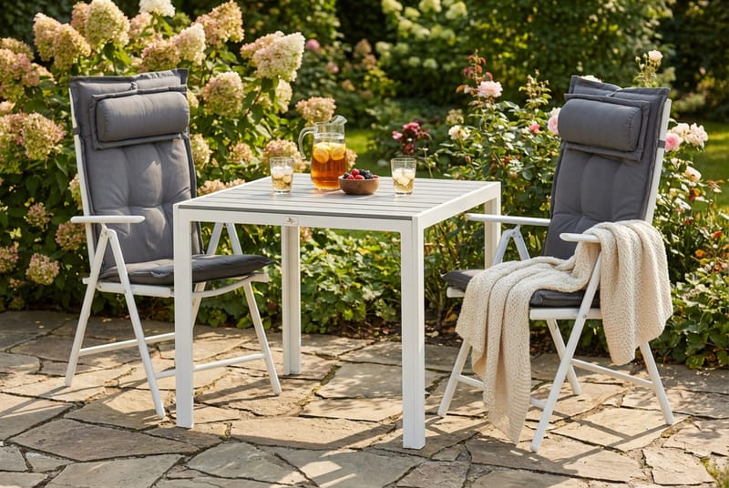 Tunis Matgrupp Utomhus 90x90 + 2 Maggie Positionsstol m Dyna - Vit/Grå - Utemöbler & utemiljö - Utegrupp - Matgrupp utomhus