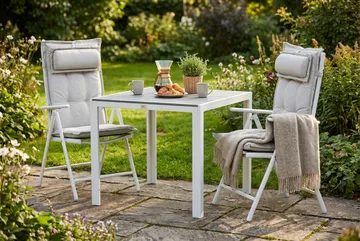 Tunis Matgrupp Utomhus 90x90 + 2 Maggie Positionsstol m Dyna - Vit/Grå/Offwhite - Utemöbler & utemiljö - Utegrupp - Matgrupp utomhus