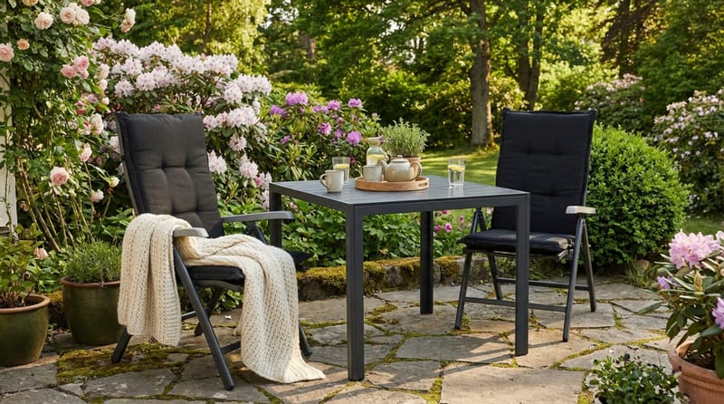 Tunis Matgrupp Utomhus 90x90 + 2 Monaco Lyx Positionsstol m Dyna - Svart/Grå - Utemöbler & utemiljö - Utegrupp - Matgrupp utomhus