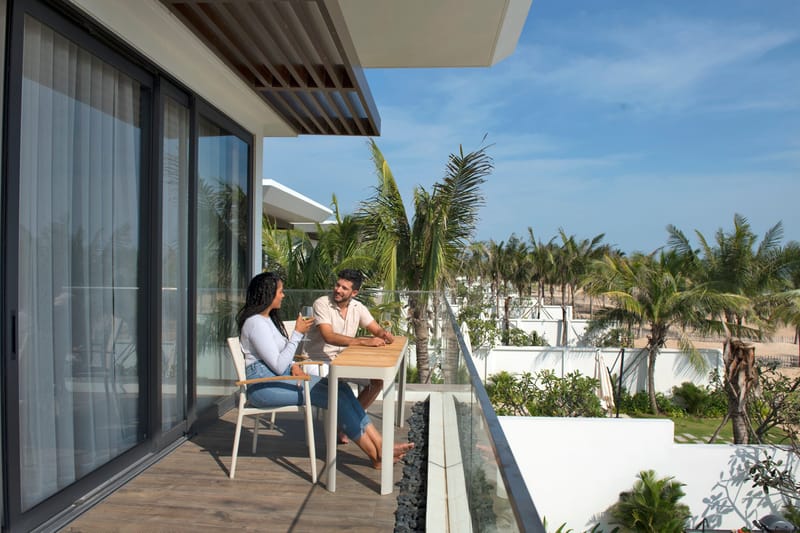 Utomhus balkongset Portals balkongbord + 2 carver carver-stolar - ljus ecru/korallsand - Utemöbler & utemiljö - Utegrupp - Cafegrupp & cafeset