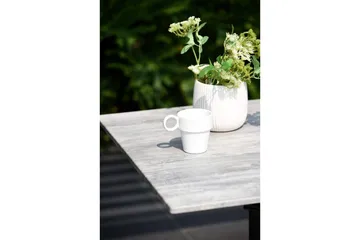 Utomhusmöbelgrupp Lifestyle Garden Solana bistro bord + 2 x stapelbarfotölj - Utemöbler & utemiljö - Utegrupp - Cafegrupp & cafeset