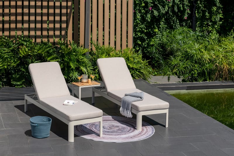 Utomhusset Portals solstol + C-shape sidobord - beige/trä - Utemöbler & utemiljö - Utestol & trädgårdsstol - Solstol