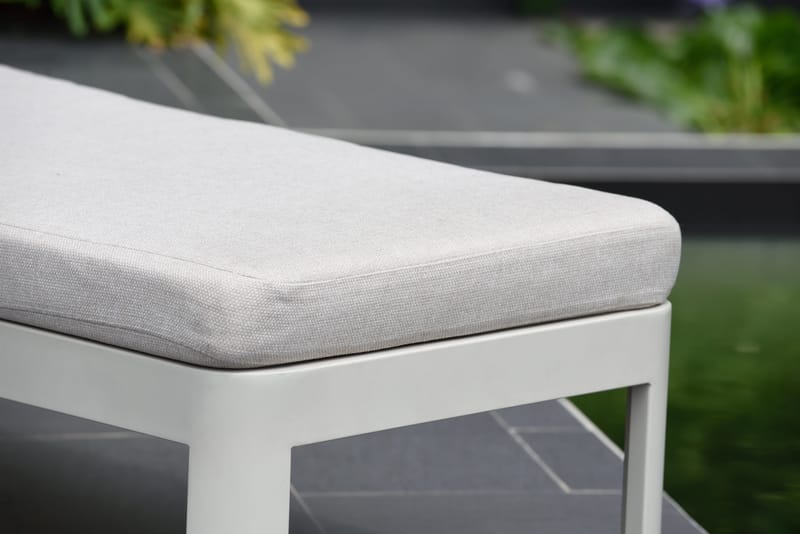 Utomhusset Portals solstol + C-shape sidobord - beige/trä - Utemöbler & utemiljö - Utestol & trädgårdsstol - Solstol