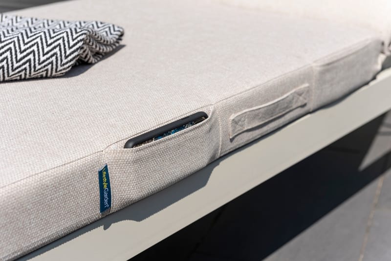 Utomhusset Portals solstol + C-shape sidobord - beige/trä - Utemöbler & utemiljö - Utestol & trädgårdsstol - Solstol