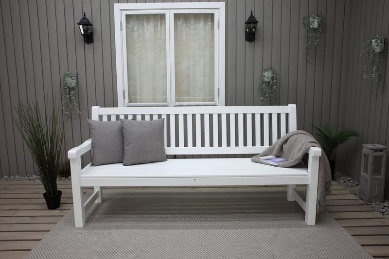 Rimforsa Trädgårdssoffa - Vitlaserad Furu - Utemöbler & utemiljö - Utesoffa - Trädgårdssoffa