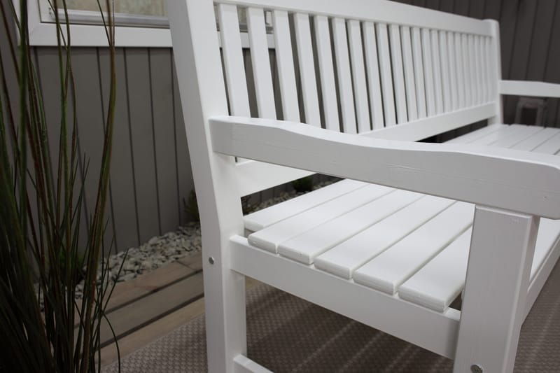 Rimforsa Trädgårdssoffa - Vitlaserad Furu - Utemöbler & utemiljö - Utesoffa - Trädgårdssoffa