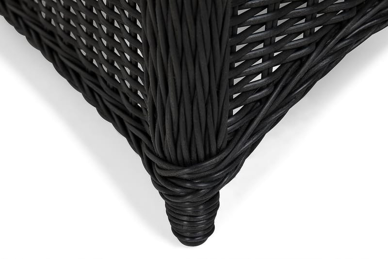 Marcus Light Utefåtölj med Dyna – Loungefåtölj i Konstrotting för Utemöbler - Svart - Utemöbler & utemiljö - Utestol & trädgårdsstol - Utefåtölj & loungefåtölj