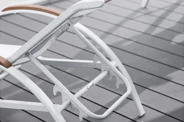 Nydala Solsäng Vit/Teak - Hillerstorp - Utemöbler & utemiljö - Utestol & trädgårdsstol - Solsäng & solvagn