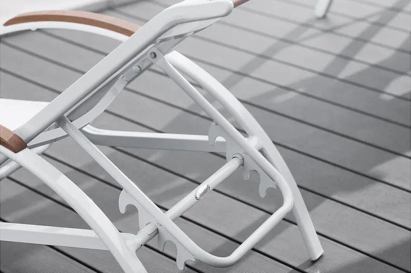 Nydala Solsäng Vit/Teak - Hillerstorp - Utemöbler & utemiljö - Utestol & trädgårdsstol - Solsäng & solvagn