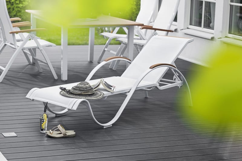 Solsäng Nydala Vit/Teak - Hillerstorp - Utemöbler & utemiljö - Utestol & trädgårdsstol - Solsäng & solvagn