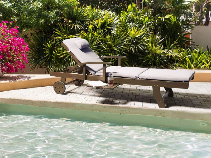 Solstol utomhus med Dyna Amantea Premium II Akaciaträ - Brun/Grå - Utemöbler & utemiljö - Utestol & trädgårdsstol - Solsäng & solvagn