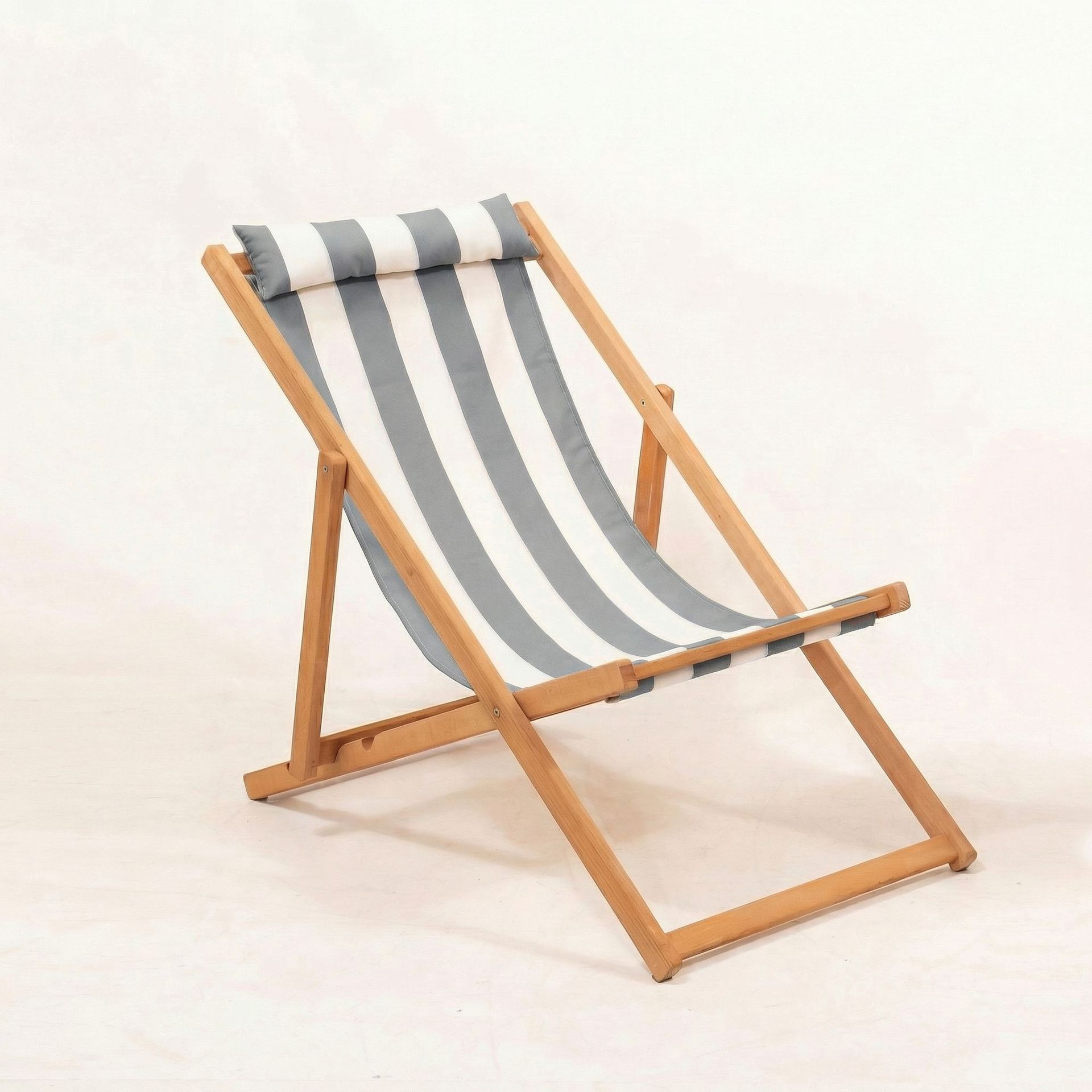 Romira Sols&auml;ng utomhus - Gr&aring; och vit